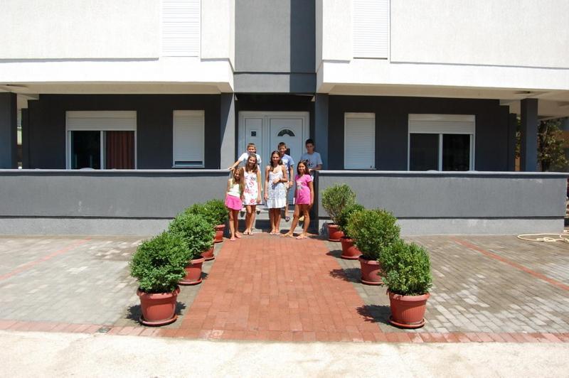 Apartmen Donji Stoj, Yellow Exterior photo